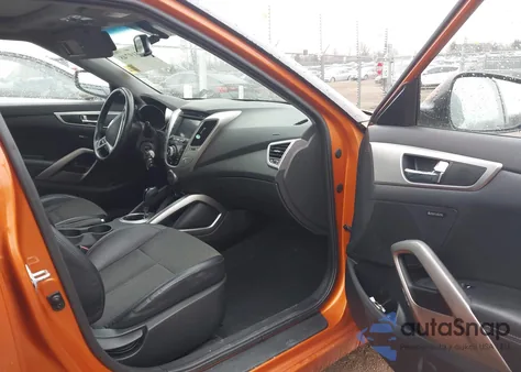 2013 Hyundai Veloster Base W/Black z USA, uszkodzony, nr VIN KMHTC6AD8DU104853